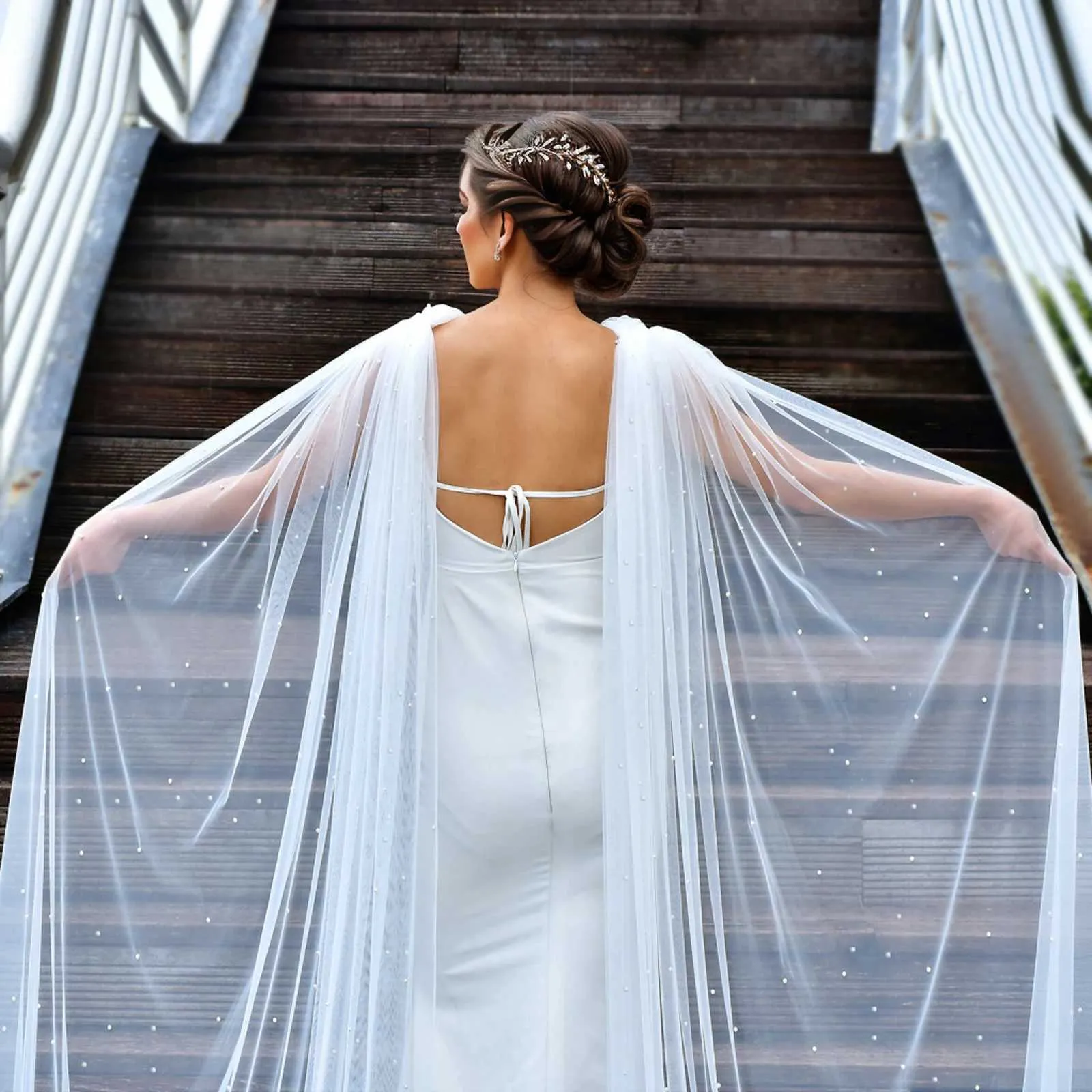 Haarsieraden MZB22 Elegante bruidssluier met vleugels Sexy haltercape met parels Trouwmantel Bolero Plus-size damesfeest_voghion.com