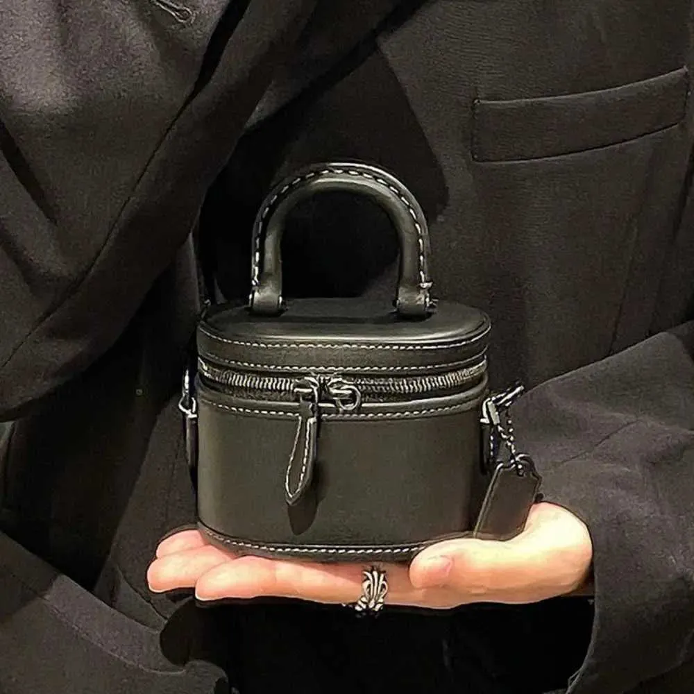 Borsa a tracolla in pelle PU nera con tracolla Mini rossetto Design alla moda Piccola borsa quadrata Vestiti abbinati Ba241212_voghion.com