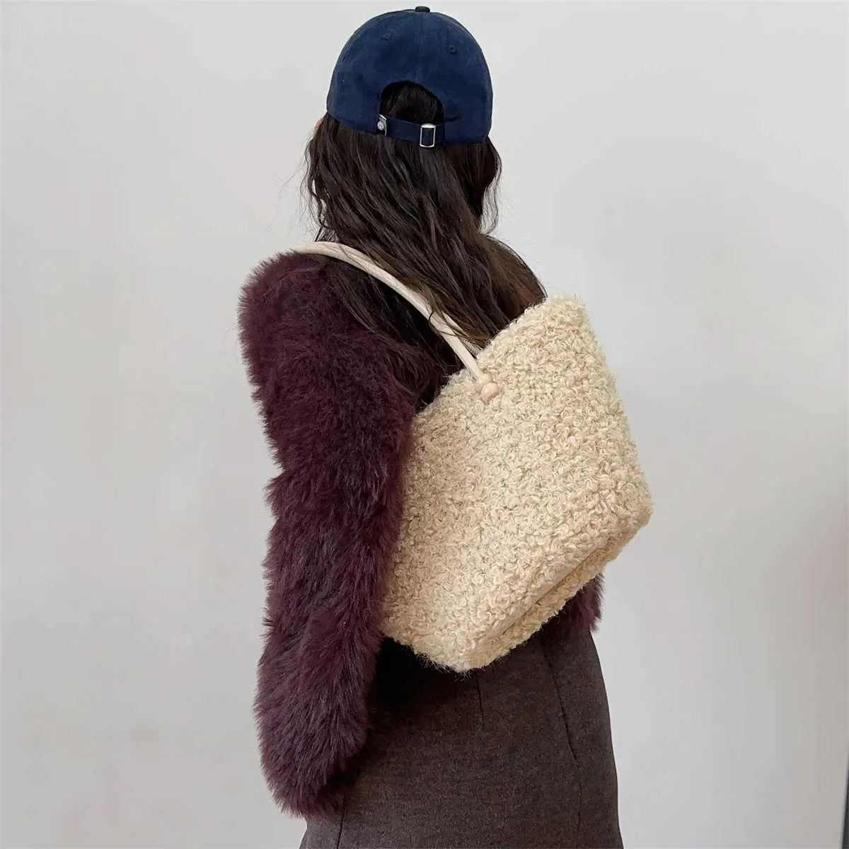 Bolso de hombro de felpa para mujer, de moda, liso, suave, informal, de lana de cordero, de gran capacidad, ligero, para uso diario._voghion.com