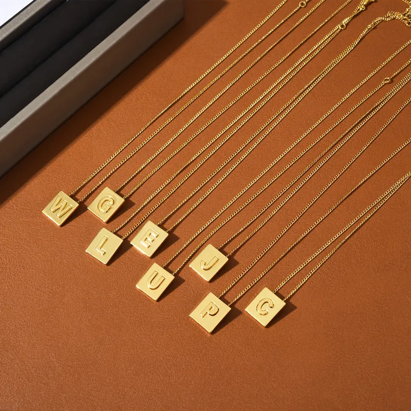 Collane con ciondolo di design a blocchi d'oro per donne e ragazze, catena a maglie con girocollo corto, collana con lettere, bel commercio all'ingrosso di gioielli_voghion.com