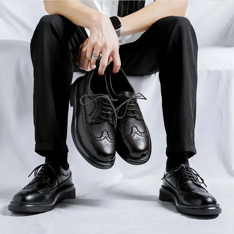 Novos sapatos Brogues clássicos da moda para homens Oxfords com cadarço em couro preto formal para festa de casamento 240614_voghion.com