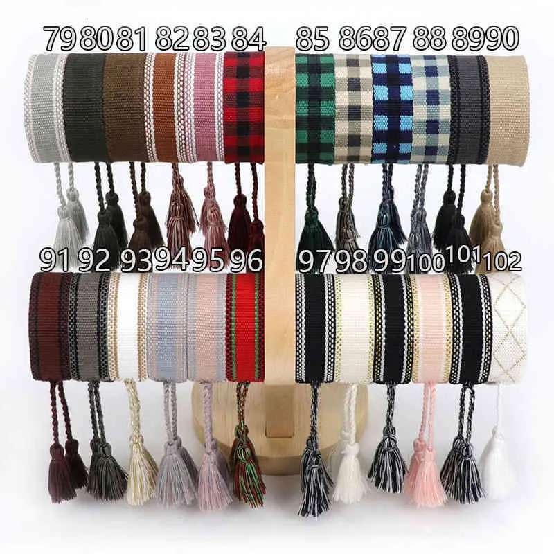 Pulsera tejida con borlas para mujer, estilo bohemio, con corazón dorado, regalo de joyería al por mayor, 2022_voghion.com