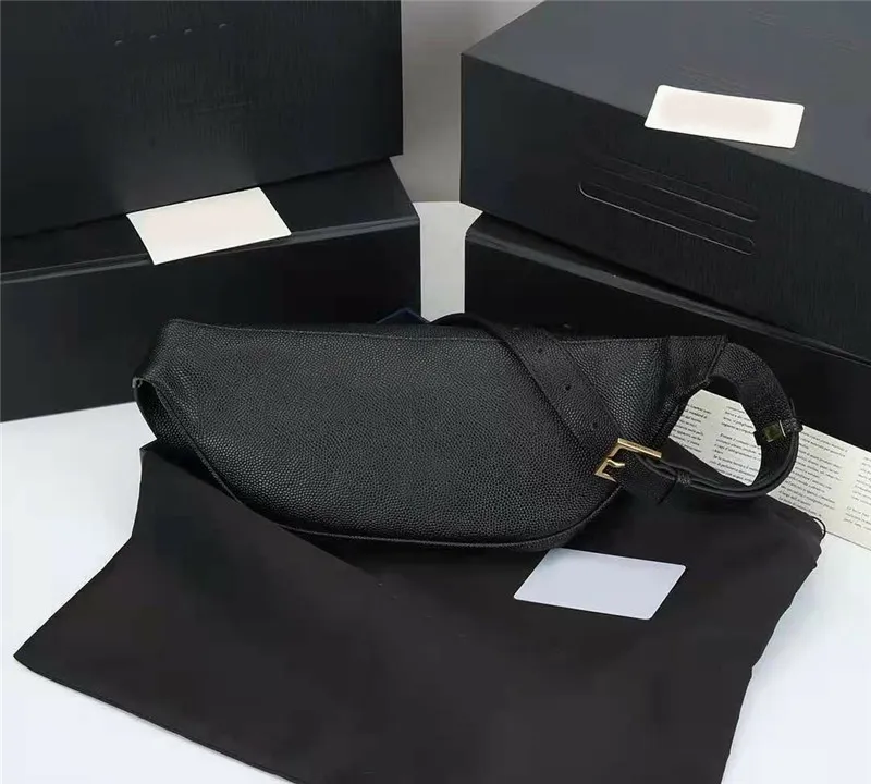 Borsa a tracolla in vera pelle di caviale con finiture dorate e tracolla regolabile_voghion.com