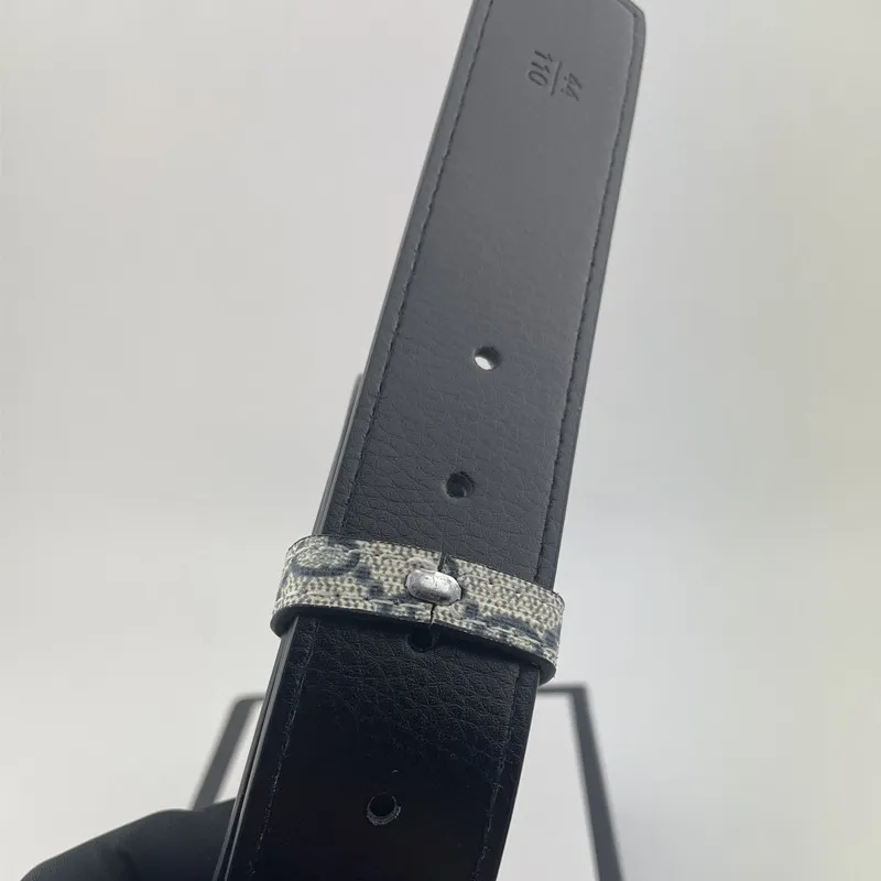 Modieuze riem voor dames en heren met gouden gesp design_voghion.com