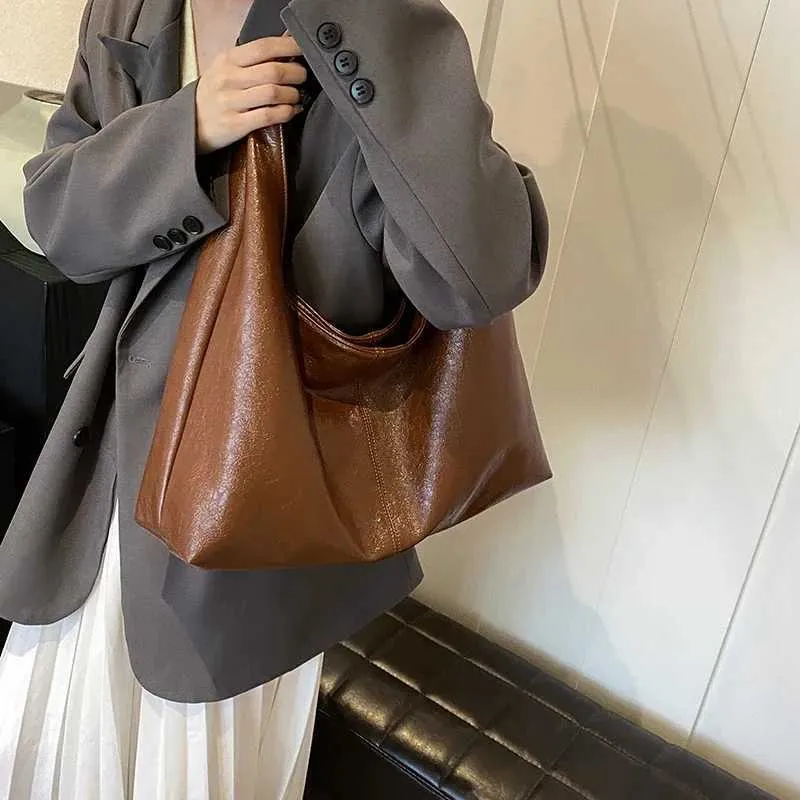 Sac à bandoulière d'hiver pour femme en cuir PU de grande taille LEFTSIDE Design 2024 Nouvelle tendance Y2K Sacs à main et portefeuilles_voghion.com