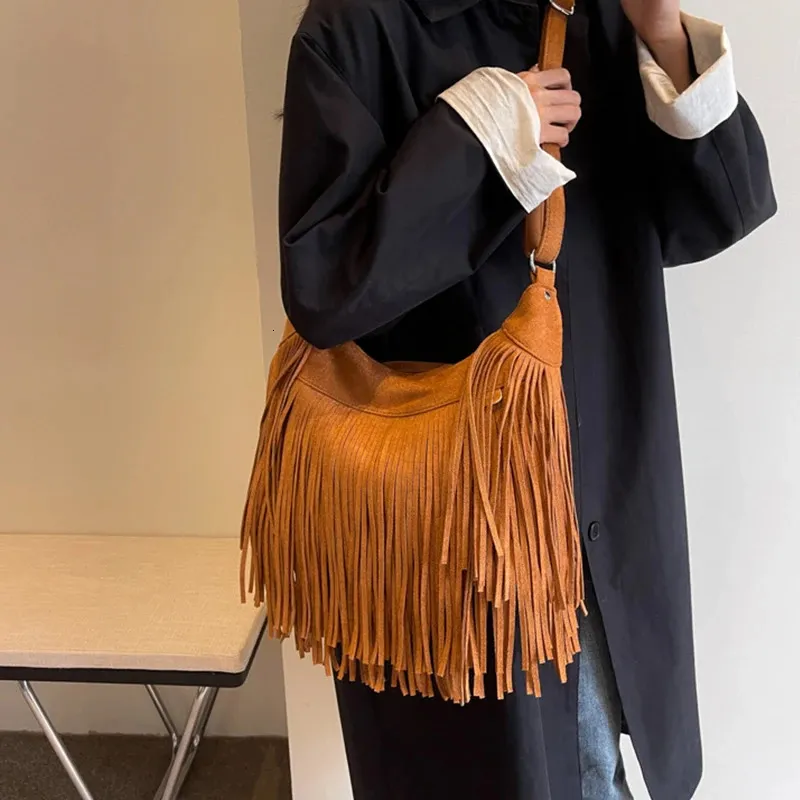 Borse a tracolla in pelle scamosciata con nappe e frange da donna 2024 Borsa a tracolla da donna alla moda Borsa a mano Tote Marrone Nero_voghion.com