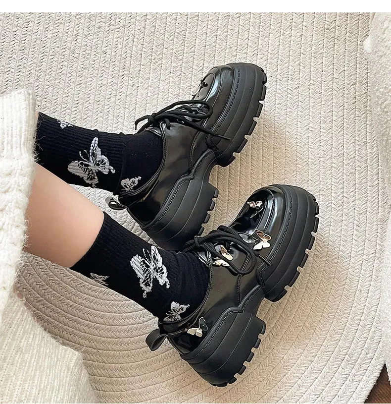 Scarpe Oxford con plateau e lacci stile Mary Jane a farfalla, stile Lolita, da donna, in pelle britannica, per studenti, stile Kawaii, 240625_voghion.com