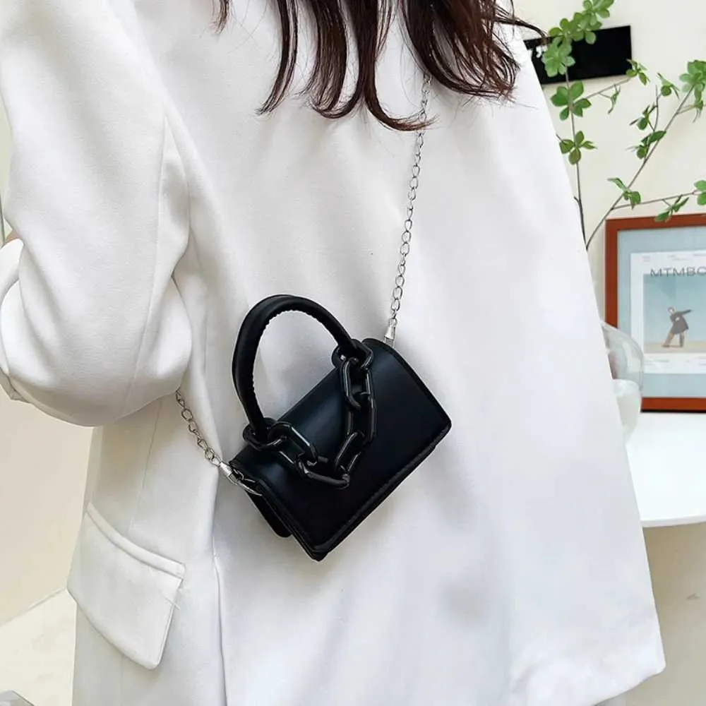 Designer 2024 Femmes Horizontal Édition Coréenne Chaîne Petit Carré Mode Mini Sac À Bandoulière Flip Boucle Sac À Main Portefeuille_voghion.com