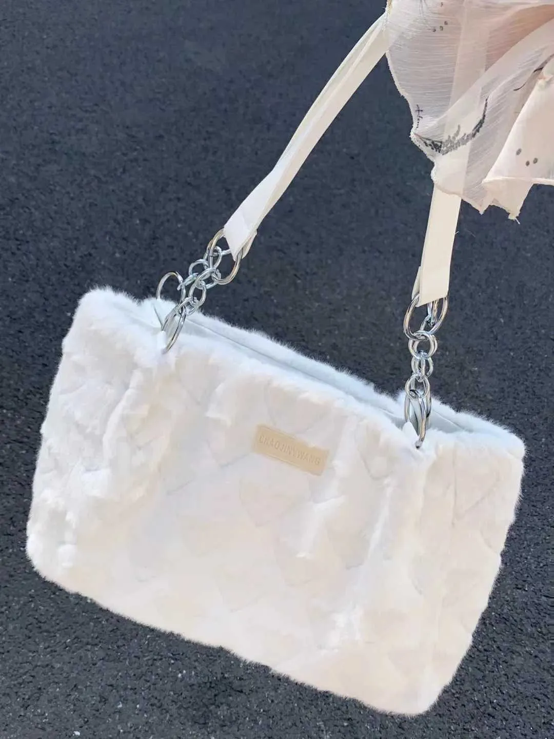 Cute fur casual caring lady sweet shoulder bag solid color womens plush handbag Y241025_voghion.com