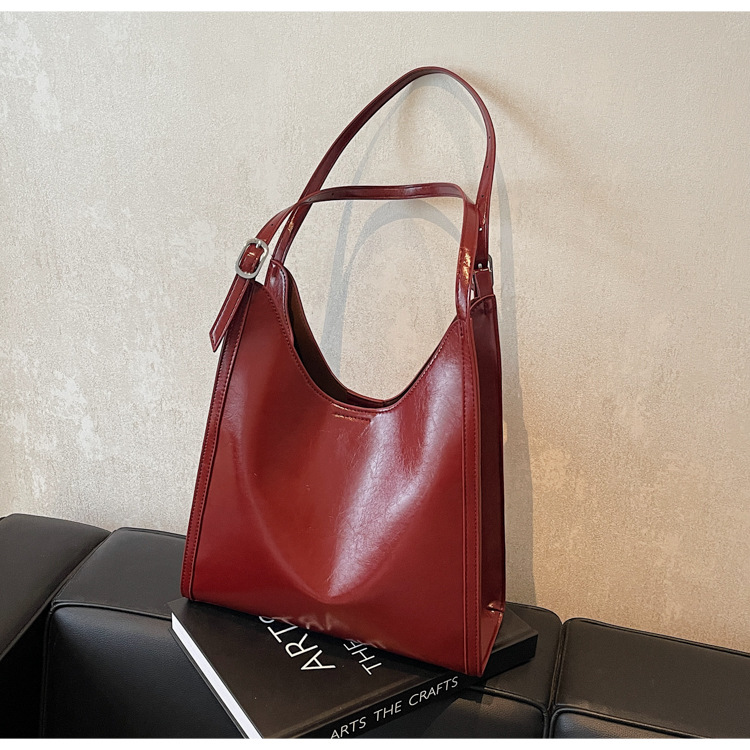 Sac pour femme 2024 nouveau style populaire cette année, sac fourre-tout de grande capacité, sac à bandoulière simple polyvalent décontracté
