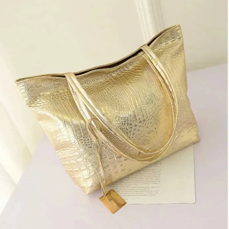 Designer schoudertas en tote bag voor dames in zwart en goud_voghion.com