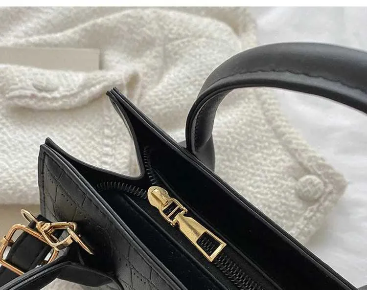 Nya fyrkantiga Crossbody-väskor för kvinnor Mode handväskor och plånböcker Dam axelväska Small Top Handle BagsC241108_voghion.com
