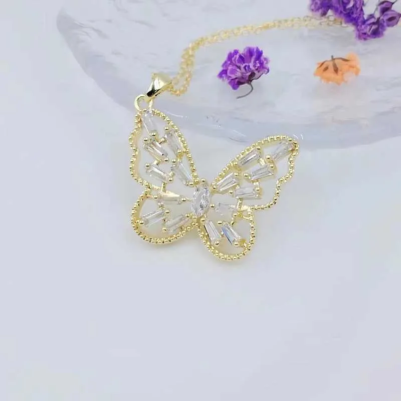 Collane europee e americane alla moda, collana con farfalla colorata, classica catena per clavicola bianca e versatile._voghion.com