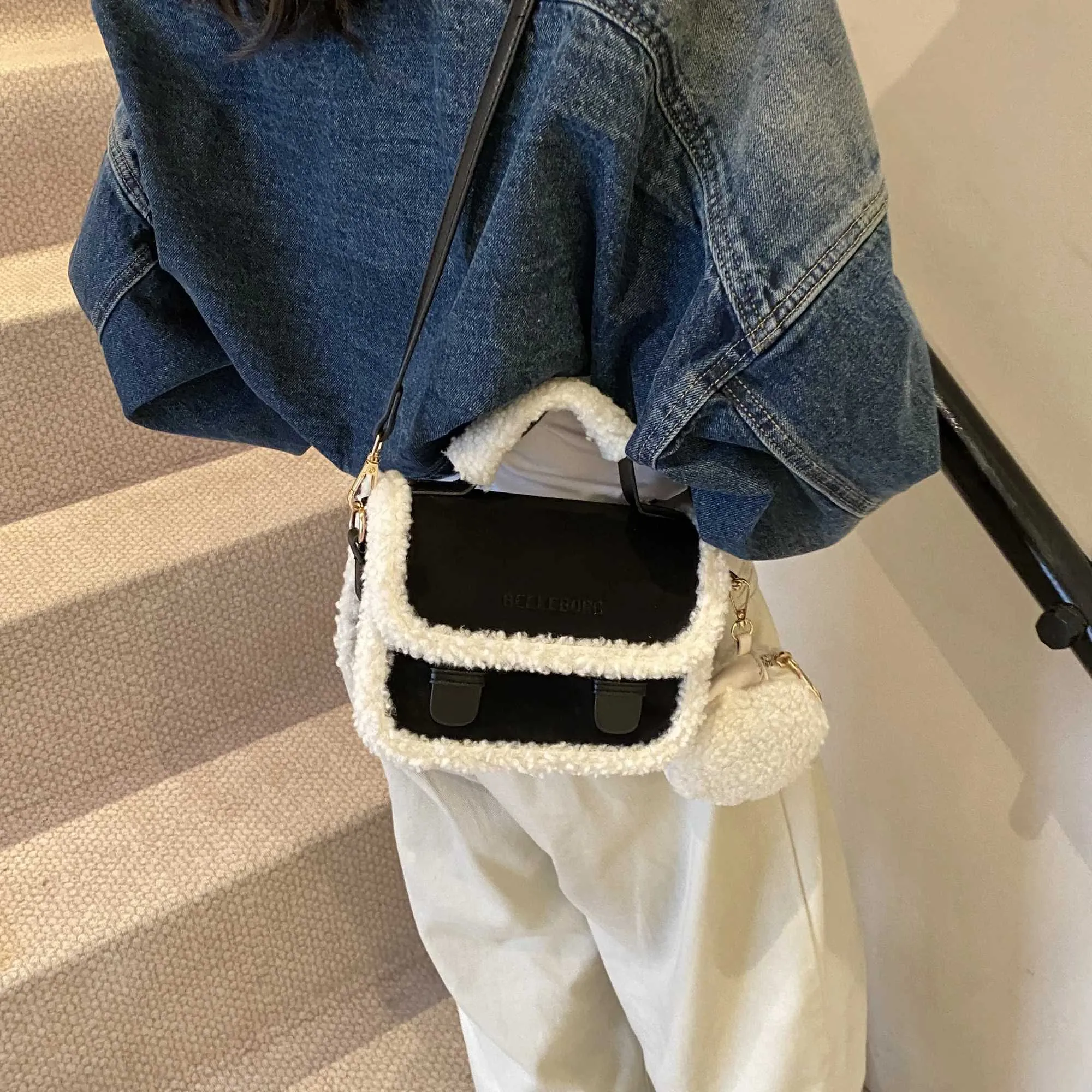 Nuevos bolsos de alta gama y de nicho con forma de cruz congelada para 2024 Y241216_voghion.com
