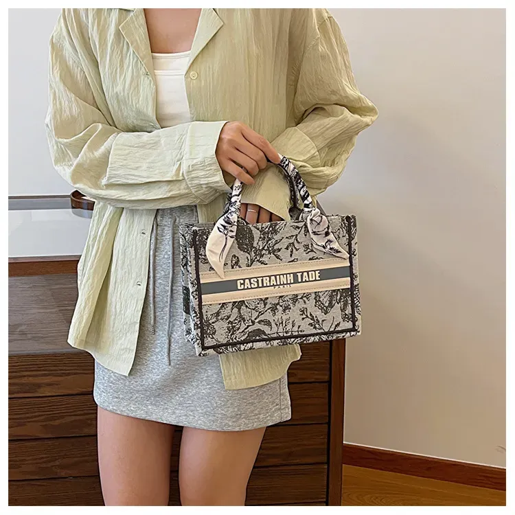 Freies Verschiffen 2025 Designer Umhängetaschen für Womans Handtasche Klappe Frauen Messenger Crossbody Gedruckt Stickerei Tasche_voghion.com