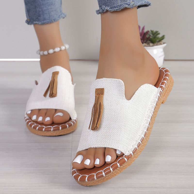 Pantofole da donna con punta aperta e nappe piatte alla moda_voghion.com