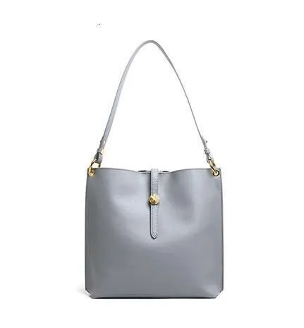 Solid Color Large Capacity Bag Light Design Leather Women One Shoulder Handbag_voghion.com