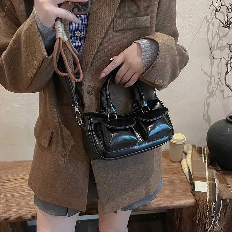 Ladies fashionable small handbag solid color PU retro mailman bag autumn and winter new style single shoulder crossbody_voghion.com