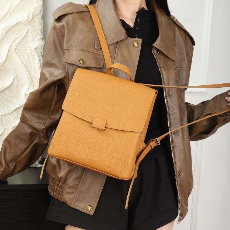 Kleiner, einfarbiger Rucack aus echtem Leder für Damen, modischer, lässiger Daypack, stylische Pendlertasche_voghion.com