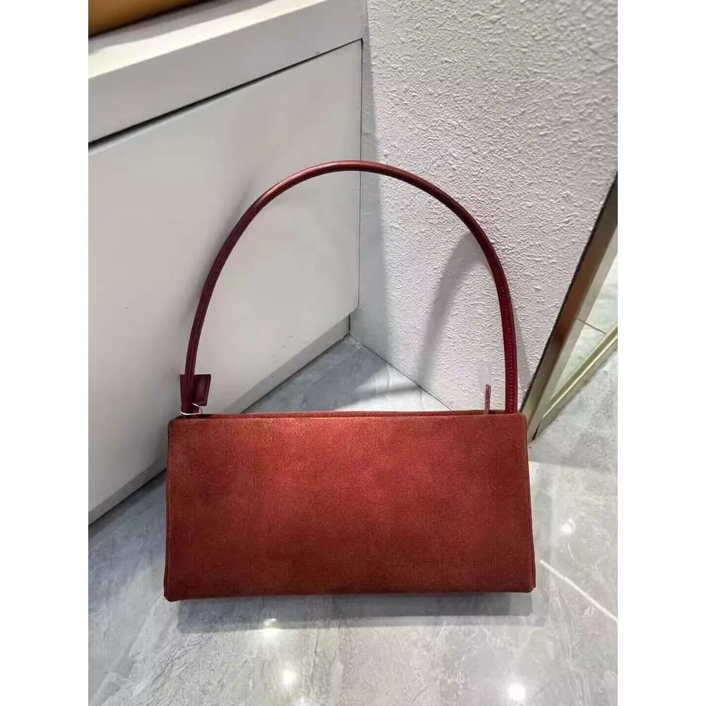 Borsa a spalla in pelle opaca da donna stile minimalista elegante_voghion.com