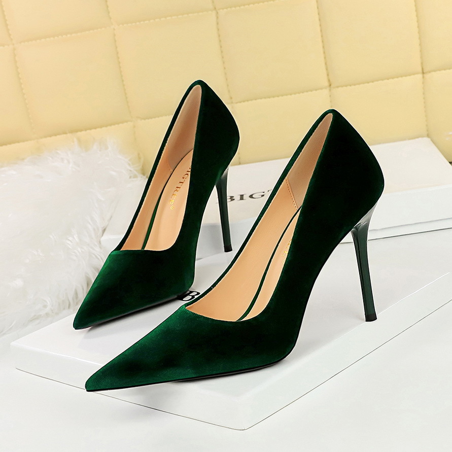 3739-5 Chaussures de soirée pour femmes, style européen et américain, en daim épais et simple, à talons aiguilles et décolleté peu profond._voghion.com