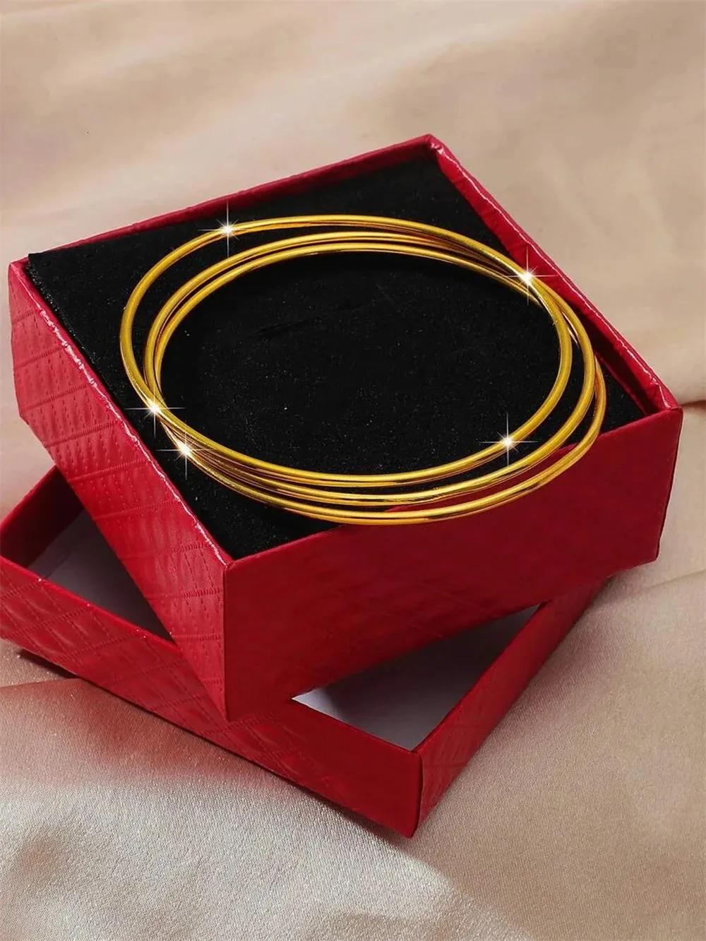 Golden Bangle Set For Women Smooth Round Cuff Bracelets 3 Piece_voghion.com
