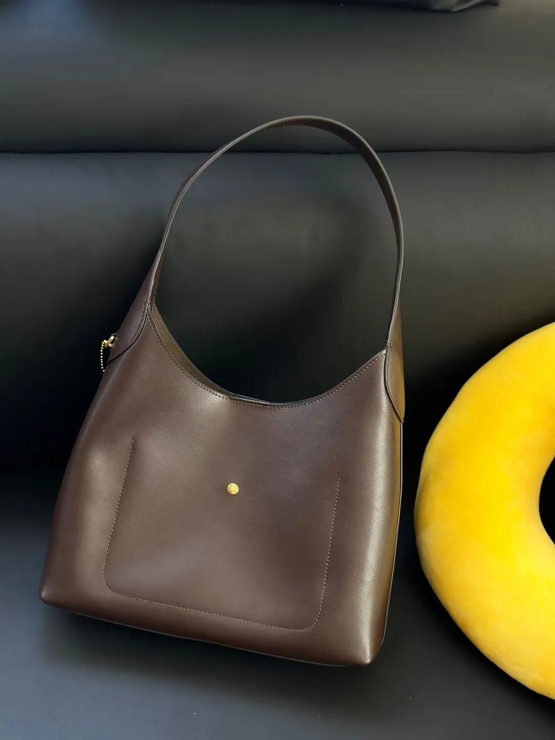 Borse a tracolla firmate, borsa tote in vera pelle di vacchetta con manico superiore, finiture dorate e chiusura magnetica, borsa hobo da giorno_voghion.com