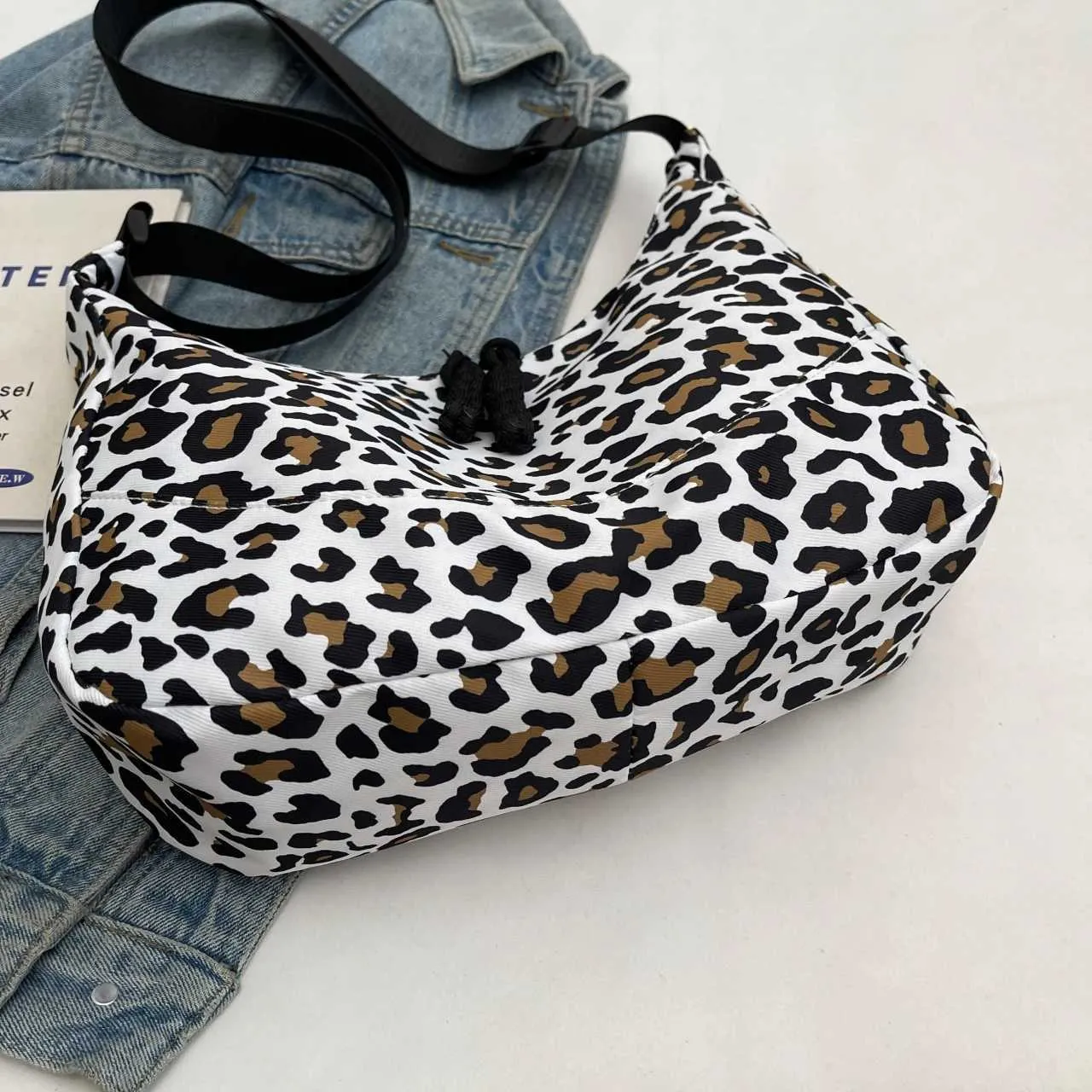 Autumn/Winter large capacity commuter leopard print crossbody Womens canvas fashion casual shoulder dumpg bag_voghion.com