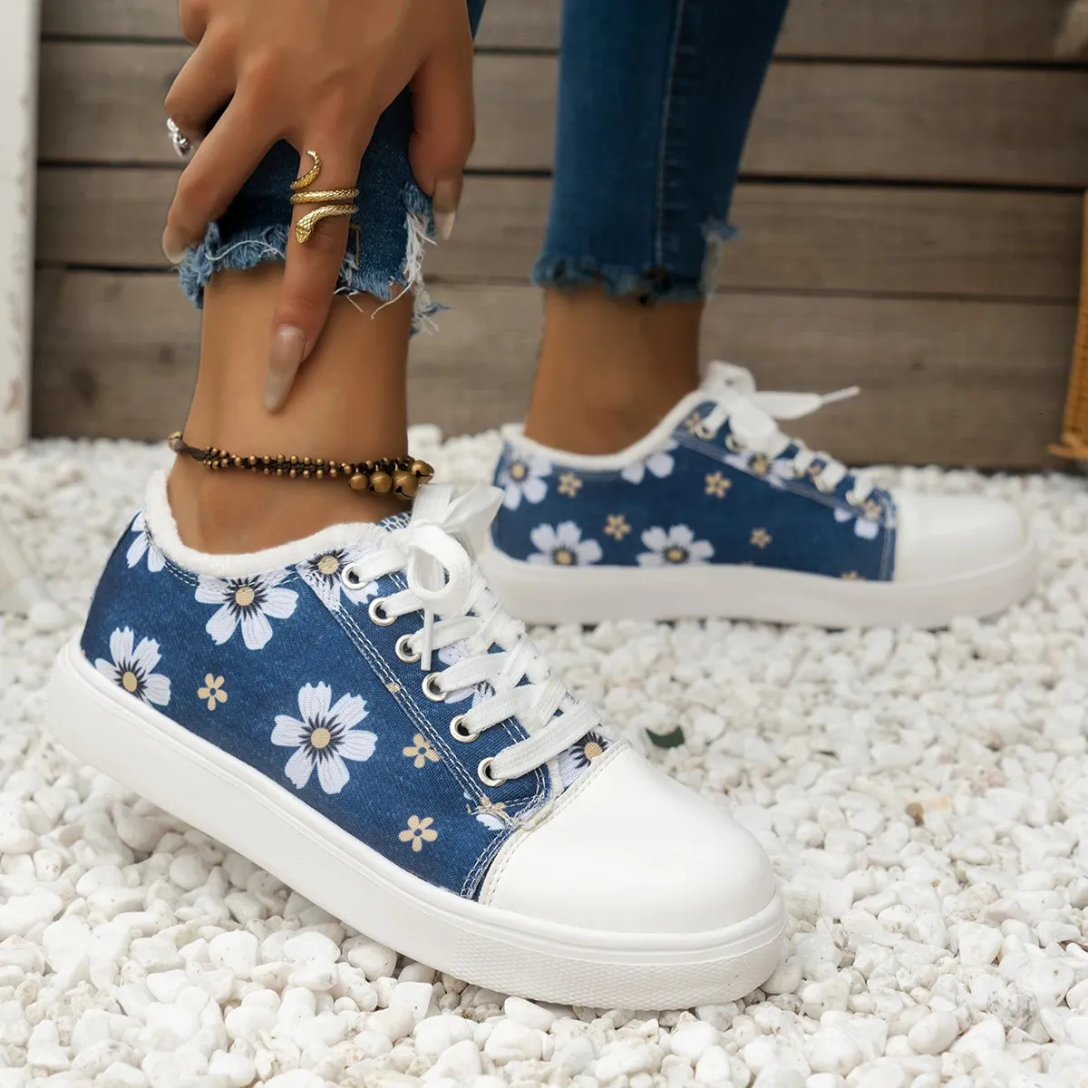 Women's Retro Floral Print Canvas Sneakers For Daily Comfort_voghion.com