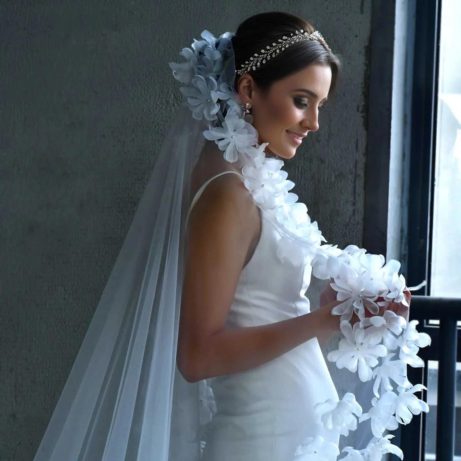 Hochzeitsschleier Kathedrallänge Mit 3d Blumen Und Haarkamm_voghion.com