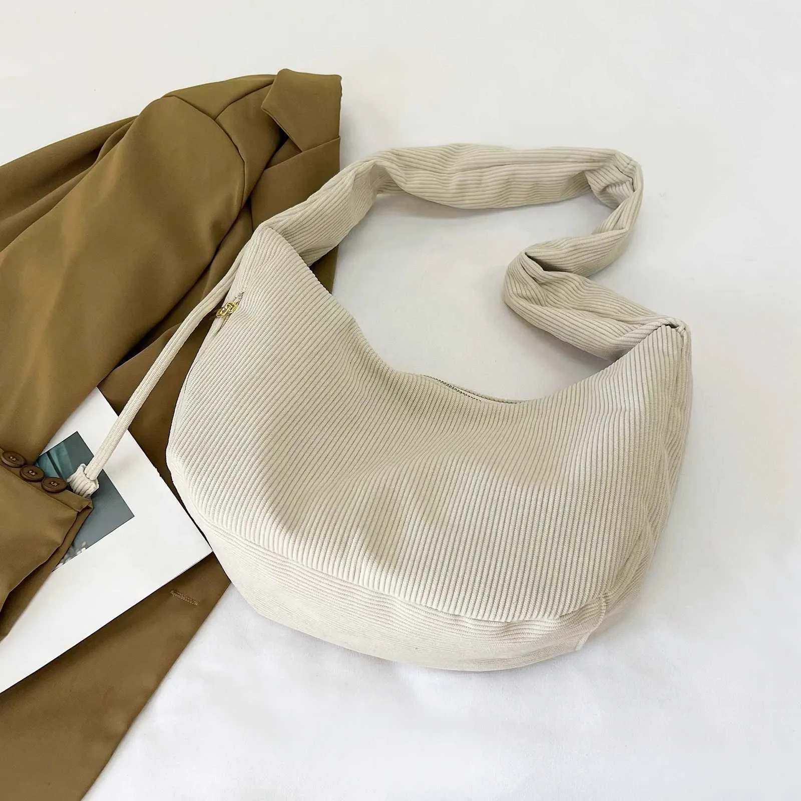 Corduroy Drstring Cloud Damen Große Kapazität Dumpg 2024 Neue einfache lässige Achseltasche Handtasche Schulter CrossbodyC241106_voghion.com