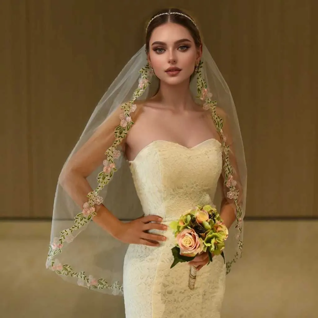 Bijoux de cheveux V199 Voile de mariée court, doux et élégant, bordé de dentelle, longueur du bout des doigts, avec peigne, robe de mariée parfaite_voghion.com