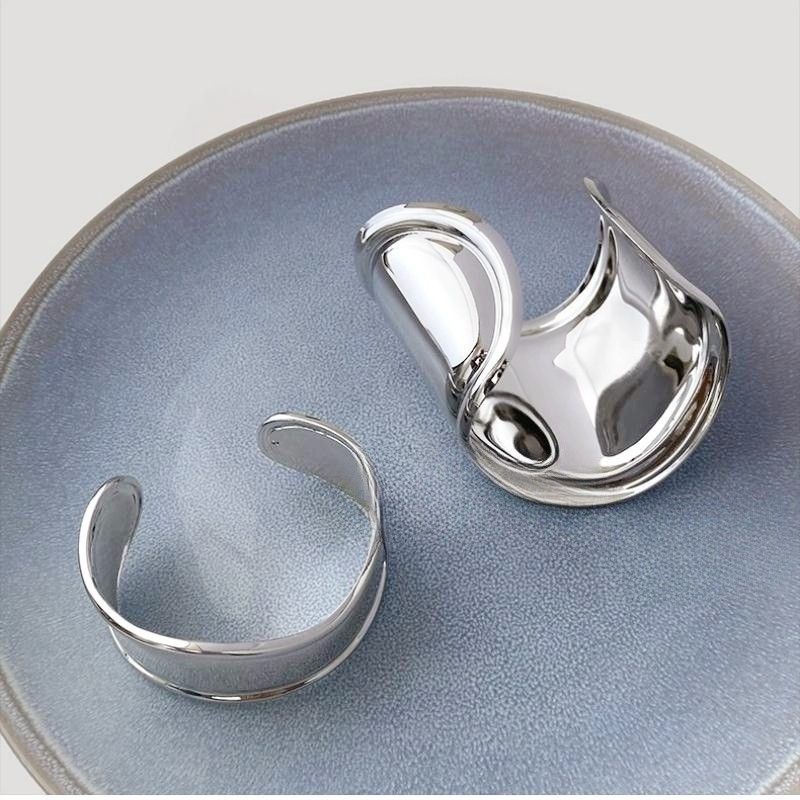Bracciale rigido donna in metallo ondulato - bangle geometrico_voghion.com