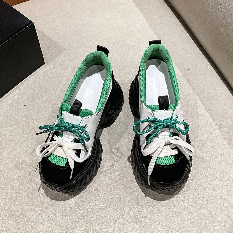 Piattaforma per le donne autunno tacchi alti nascosti traspirante pelle sport suola spessa scarpe vulcanizzate 241122_voghion.com