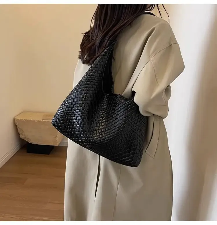 2024 The Style H7 Network Celebrity Weave Woven Carrying Borsa a tracolla grande capacità da donna alla moda retrò 240820_voghion.com