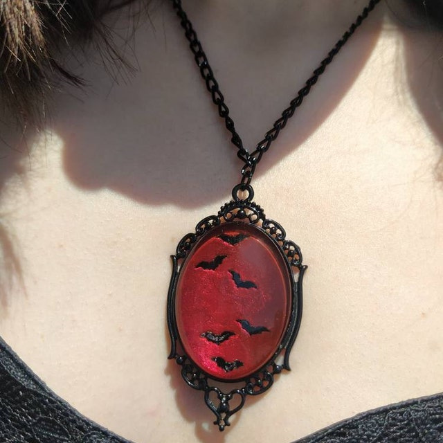 Collana con ciondolo a forma di farfalla con pipistrelli gotici da notte delle streghe per le donne, con vampiro, in rilievo, accessori per gioielli da streghe, collo vintage, maturo_voghion.com