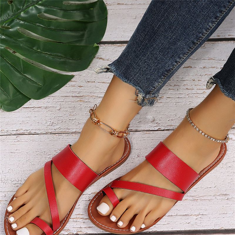 Infradito da donna con punta oversize e fondo piatto, con tacco piatto e sandali da spiaggia sulla parte esterna dello slip_voghion.com