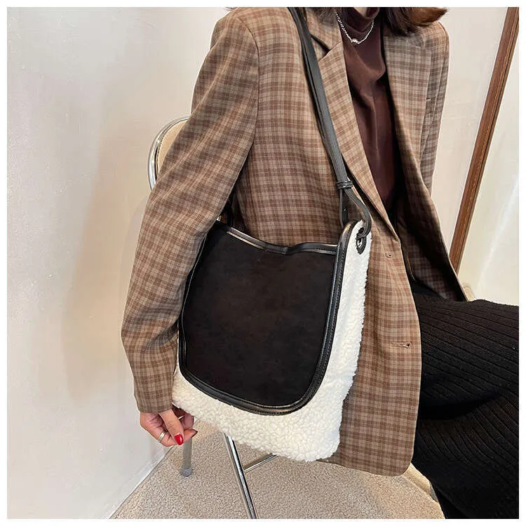 Grand sac à bandoulière de grande capacité pour femme 2023, nouveau sac fourre-tout en laine d'agneau d'automne et d'hiver en peluche, sac seau à une épaule_voghion.com