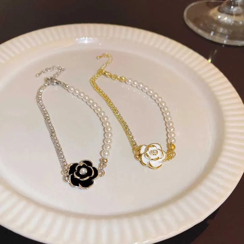 Pulsera de moda con perla camelia y circonita para mujer_voghion.com