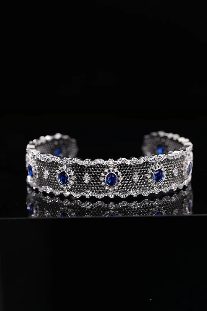 Jonc ouvert en argent sterling avec zircone bleue brossée_voghion.com