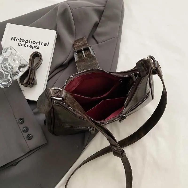 LEFTSIDE Retro Riemendesign PU Lieder Schëllertaschen fir Fraen 2024 Y2K Kleng Vintage Fraen Ënneraarm Crossbody Tasche_voghion.com