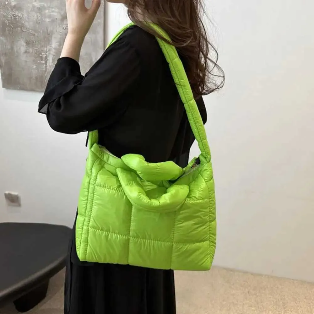 Geantă de mână din nailon și bumbac la modă, culoare solidă, căptușită, nor, capacitate mare, pătrată, pufoasă, geantă de umăr pentru femei C241031_voghion.com