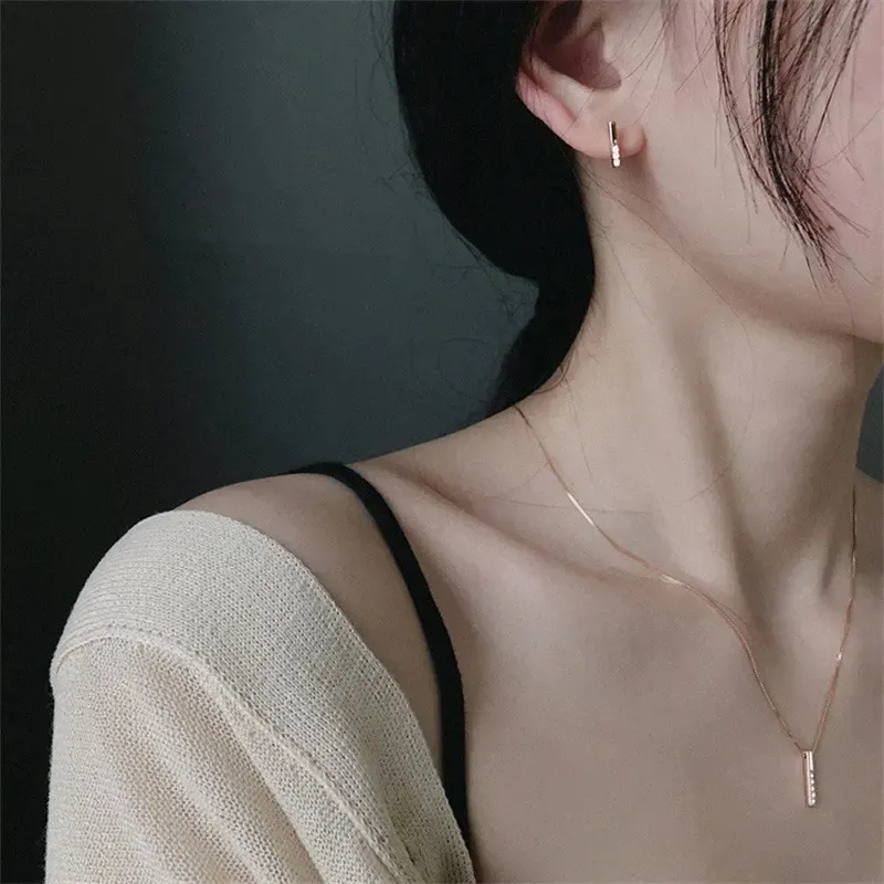 Collier pendentif rectangulaire avec zircon pour femme bijoux_voghion.com