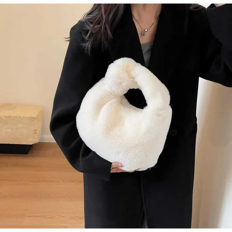 Portafoglio da donna con manico corto Fi Cluh carino Wen Fur Small Half Mo caldo peluche borsa da polso Y241106_voghion.com