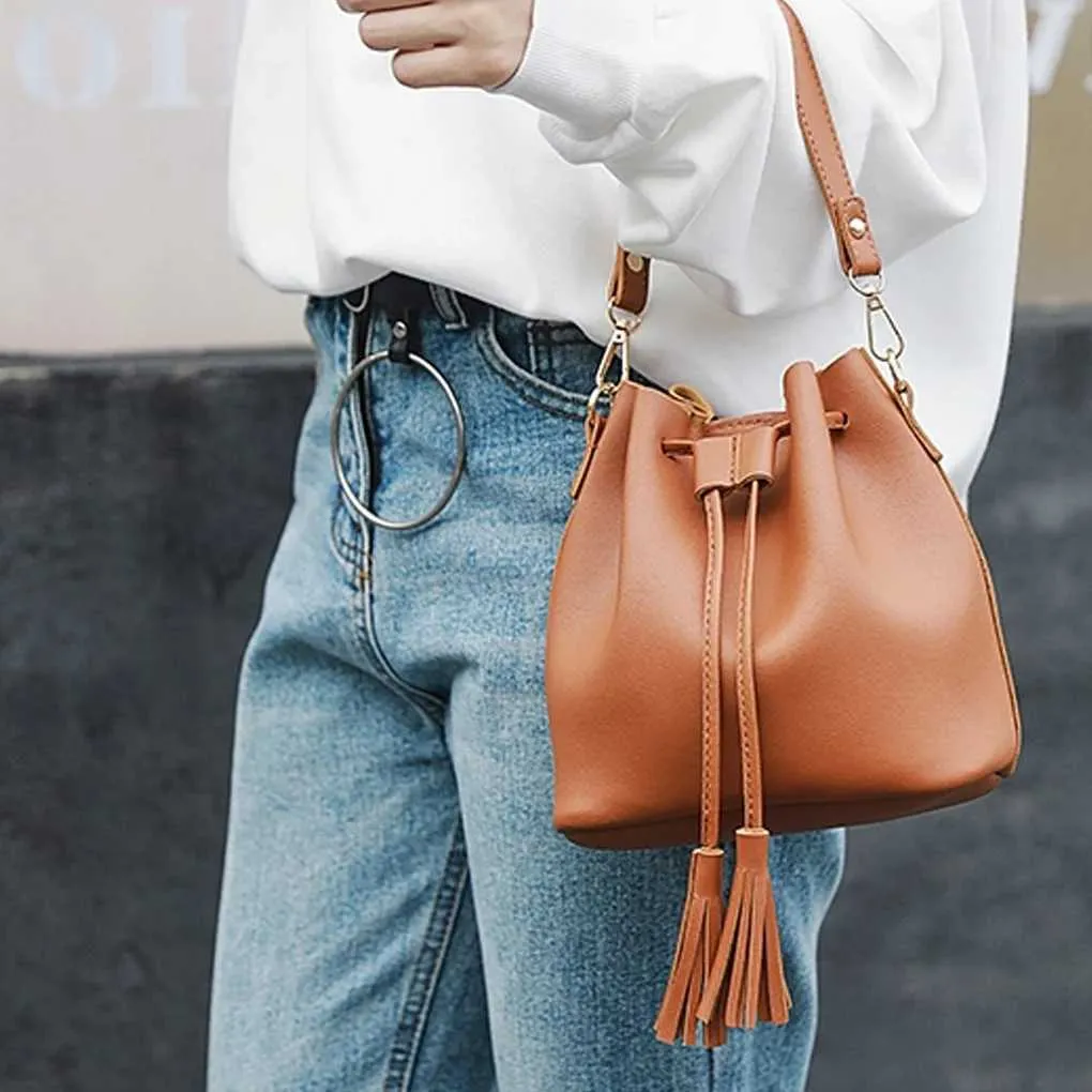Fashion PU Leather Tassel Drstring Crossbody Kwastje Emmer Handtas Women Solid Color Shoulder Bag SmallC241103_voghion.com