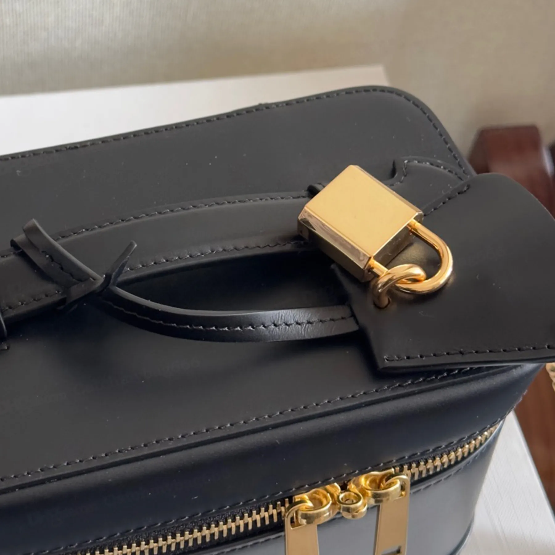 New 10A Vanity In Shiny Calfskin Cosmetic Designer Gold Finishing Lambskin Lining Shoulder Zipper Closure Crossbody Bag_voghion.com