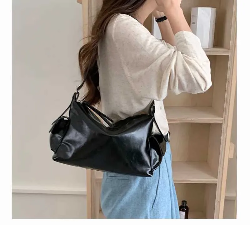 Women's Large Capacity Leather Shoulder Bag For Daily Commute_voghion.com