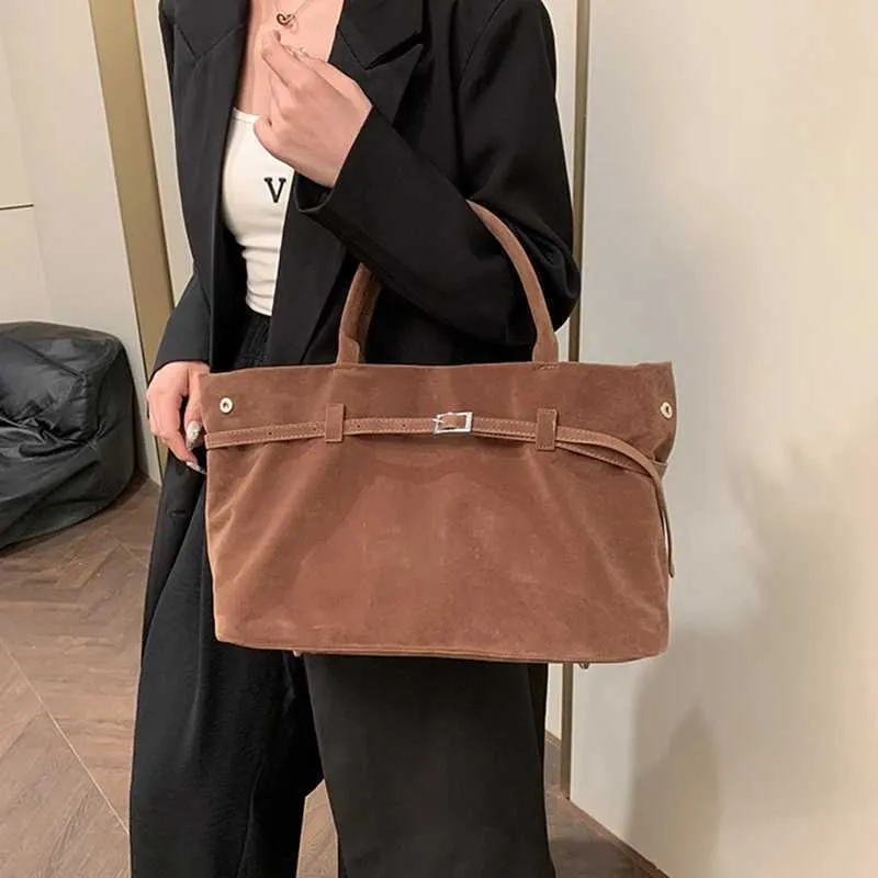 Madinga rudens ruda moteriška retro zomšos didelės talpos pečių diržo sagtimi moteriška rankinė pažastims Ba241104_voghion.com