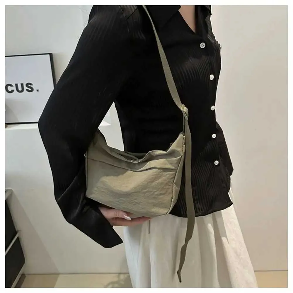 Simple Large Capacity Shoulder Messenger Crossbody Bag For Women_voghion.com