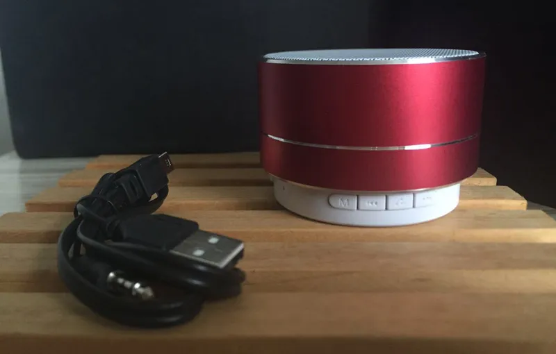100 pezzi A10 altoparlanti wireless Bluetooth in lega di alluminio, mini altoparlanti portatili in metallo per esterni con luci a LED per telefono_voghion.com